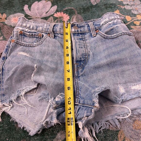 Levi's Jean Shorts Womens Size 27 Blue Denim High Rise Wedgie Distressed Cut Off - Picture 11 of 13